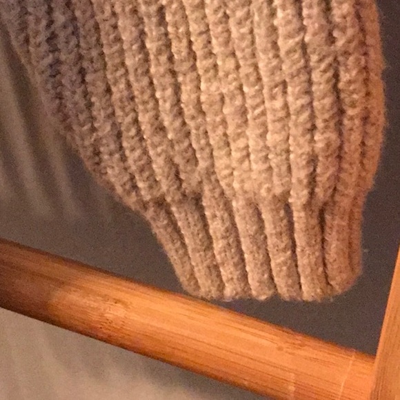 Old Navy turtle neck sweater size 4 toddler. EUC - Picture 6 of 6